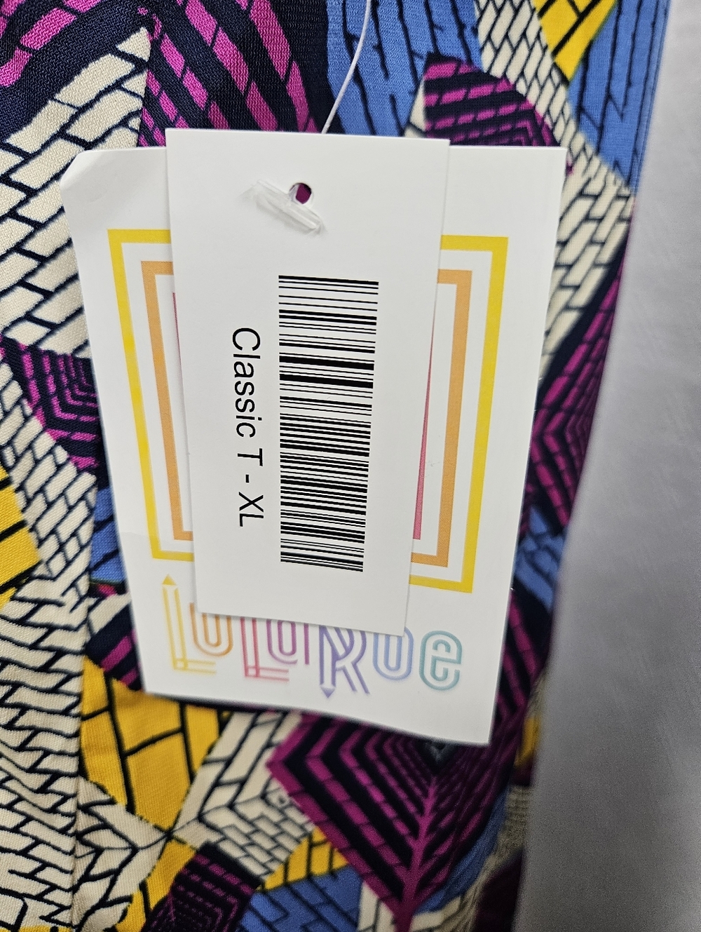 LuLaRoe Classic T Blouse XL Geometric - Picture 3 of 7